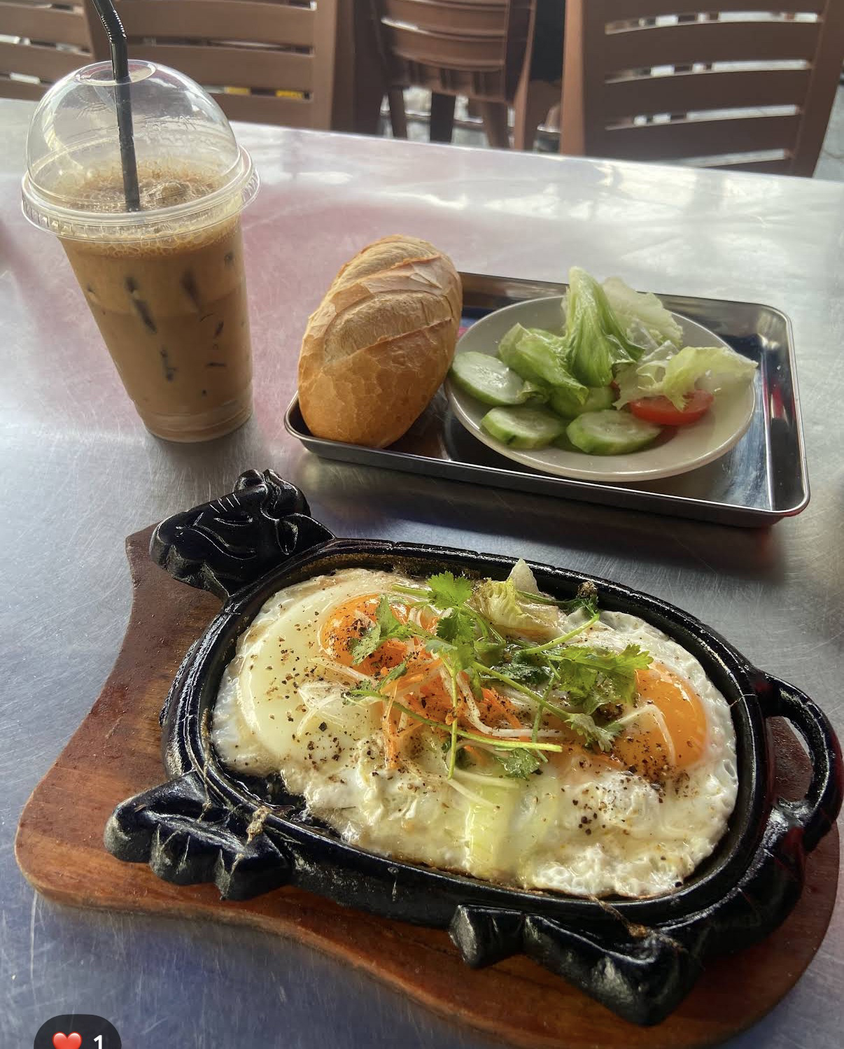 Sizzling eggs plate